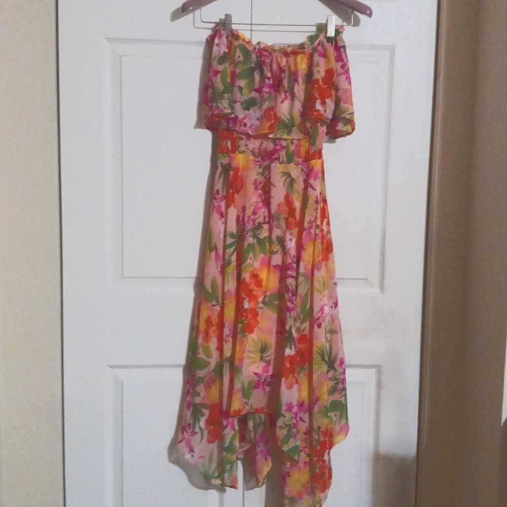Women's floral flowy dress. Size 4